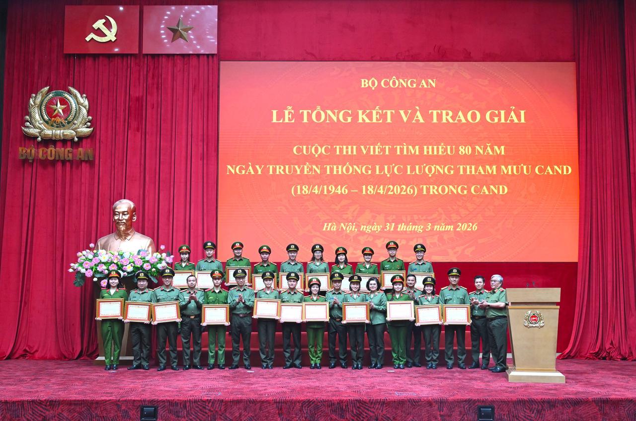 Trao giải cuộc thi tìm hiểu 80 năm Ngày truyền thống lực lượng Tham mưu CAND