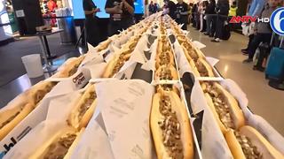 Phá kỷ lục dải bánh mì kẹp thịt dài nhất thế giới