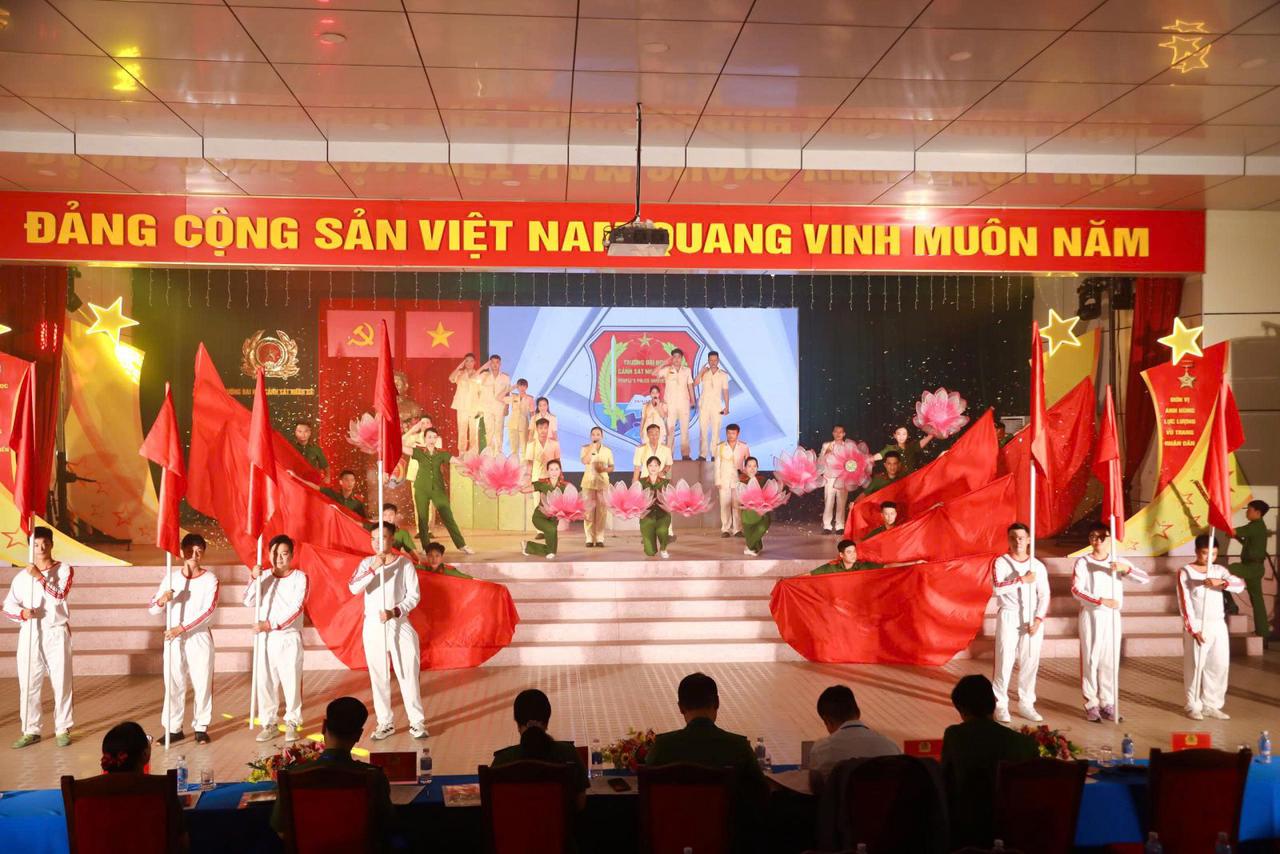 Hội diễn văn nghệ chào mừng 50 năm Ngày truyền thống Đại học Cảnh sát nhân dân