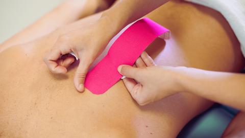 Miếng dán điện tử sinh học giúp đưa thuốc điều trị trúng đích