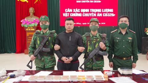 Mật phục bắt đối tượng đang vận chuyển 9 bánh hêroin