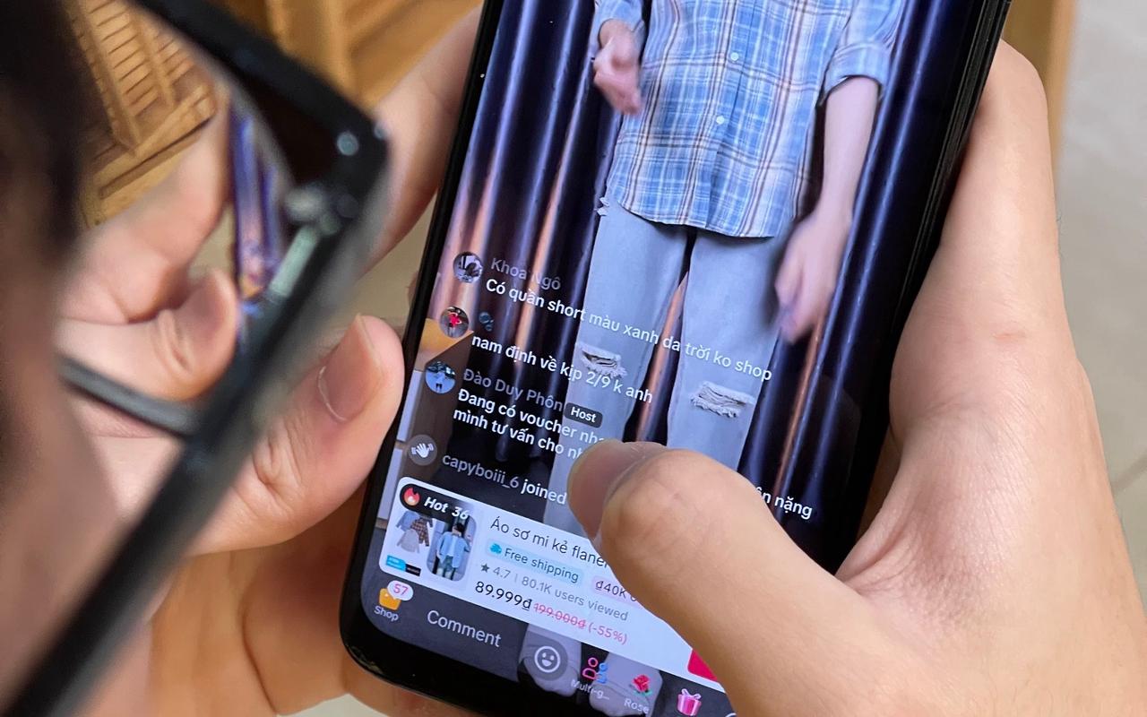 Sập bẫy lừa đảo vì lộ thông tin cá nhân trên livestream