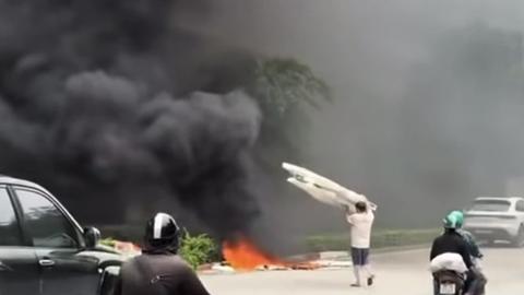 Xử phạt người đốt rác tạo khói đen bao trùm cầu Thăng Long