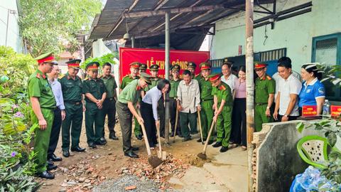 Khởi công sửa nhà cho thương binh khó khăn 
