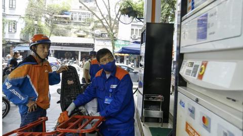 Tiếp tục các giải pháp đảm bảo nguồn cung và bình ổn giá xăng dầu