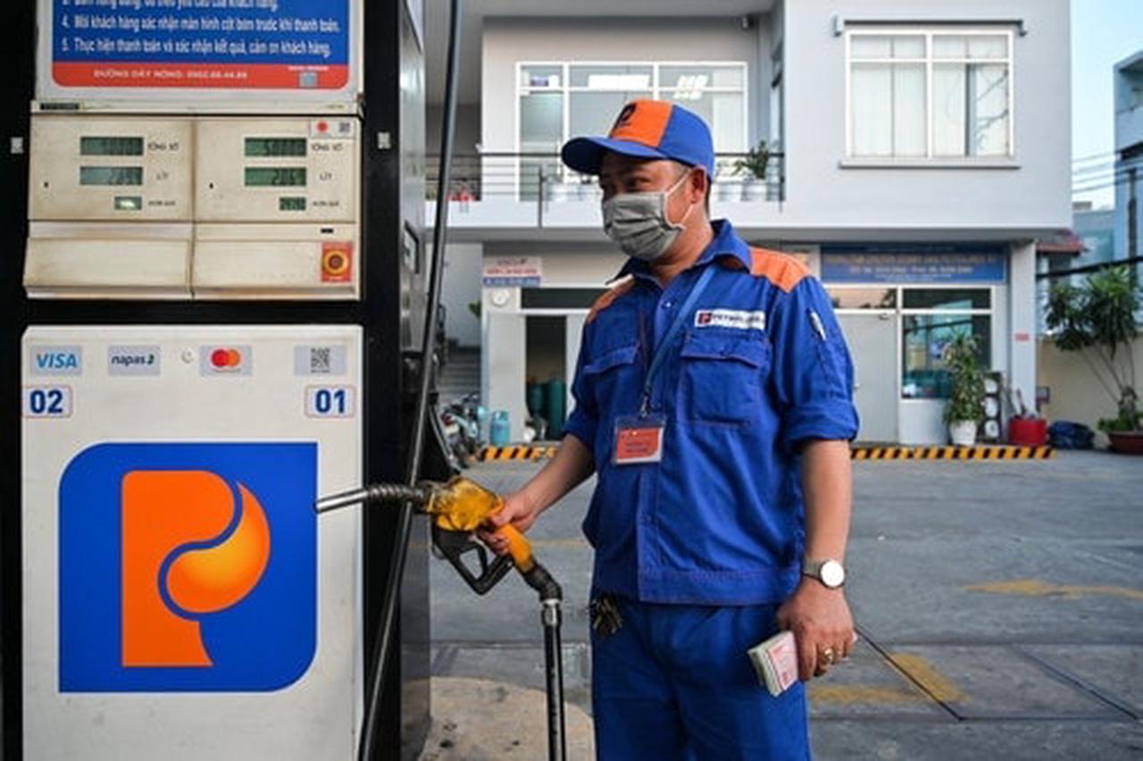 Giá xăng dầu cùng giảm