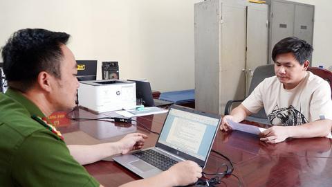 Đối tượng 8 năm trốn truy nã ra đầu thú