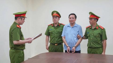 Bắt giám đốc, hiệu trưởng, kế toán “ăn chặn” tiền trợ cấp