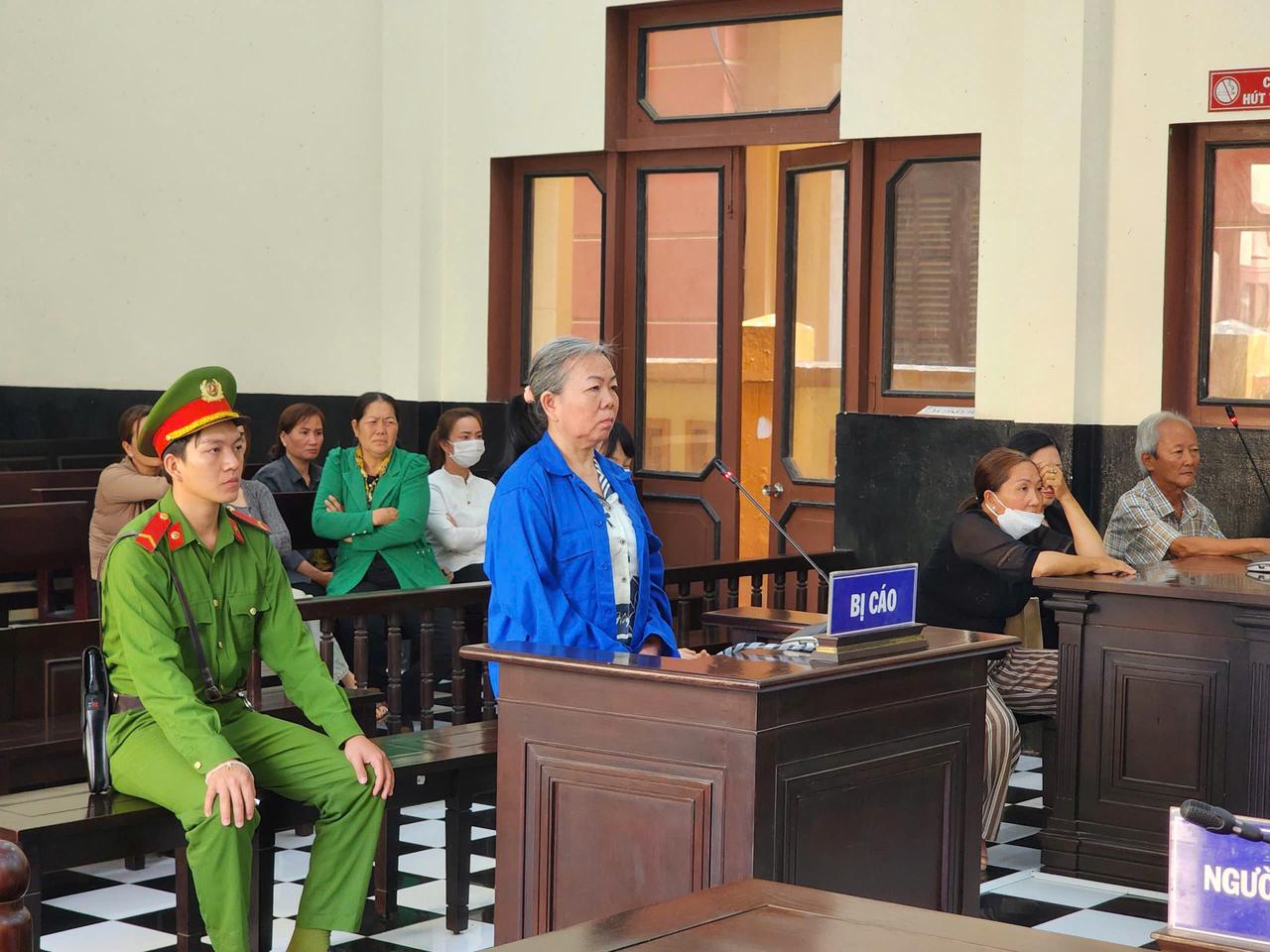 Nữ bị cáo giết chồng lĩnh án 10 năm tù