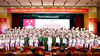 Tôn vinh điển hình tiên tiến lực lượng Cảnh sát QLHC về TTXH