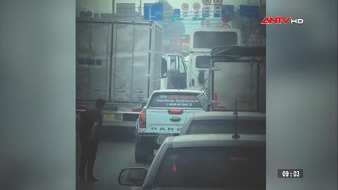 Công an mời làm việc hai tài xế dừng xe giữa đường cãi vã, chèn ép nhau ở TP.HCM