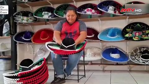 Mũ sombrero đầy sắc màu mừng World Cup