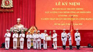 Cục Kế hoạch và Tài chính đón nhận Huân chương Quân công hạng Ba 