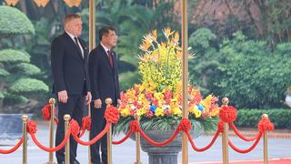 Thủ tướng Lê Minh Hưng chủ trì lễ đón Thủ tướng Slovakia thăm chính thức Việt Nam