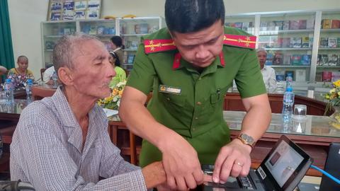 Đẩy nhanh cấp căn cước cho nhân khẩu đặc thù