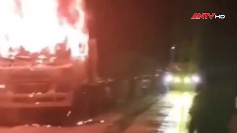 Xe đầu kéo bốc cháy trên QL12A, Quảng Trị