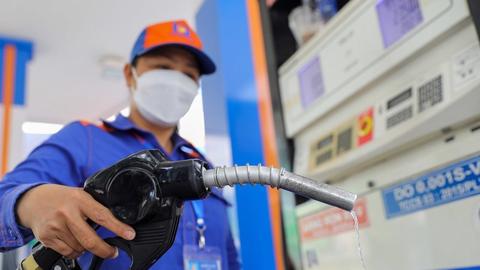 Khẩn trương triển khai giảm thuế xăng dầu theo nghị quyết của Quốc hội