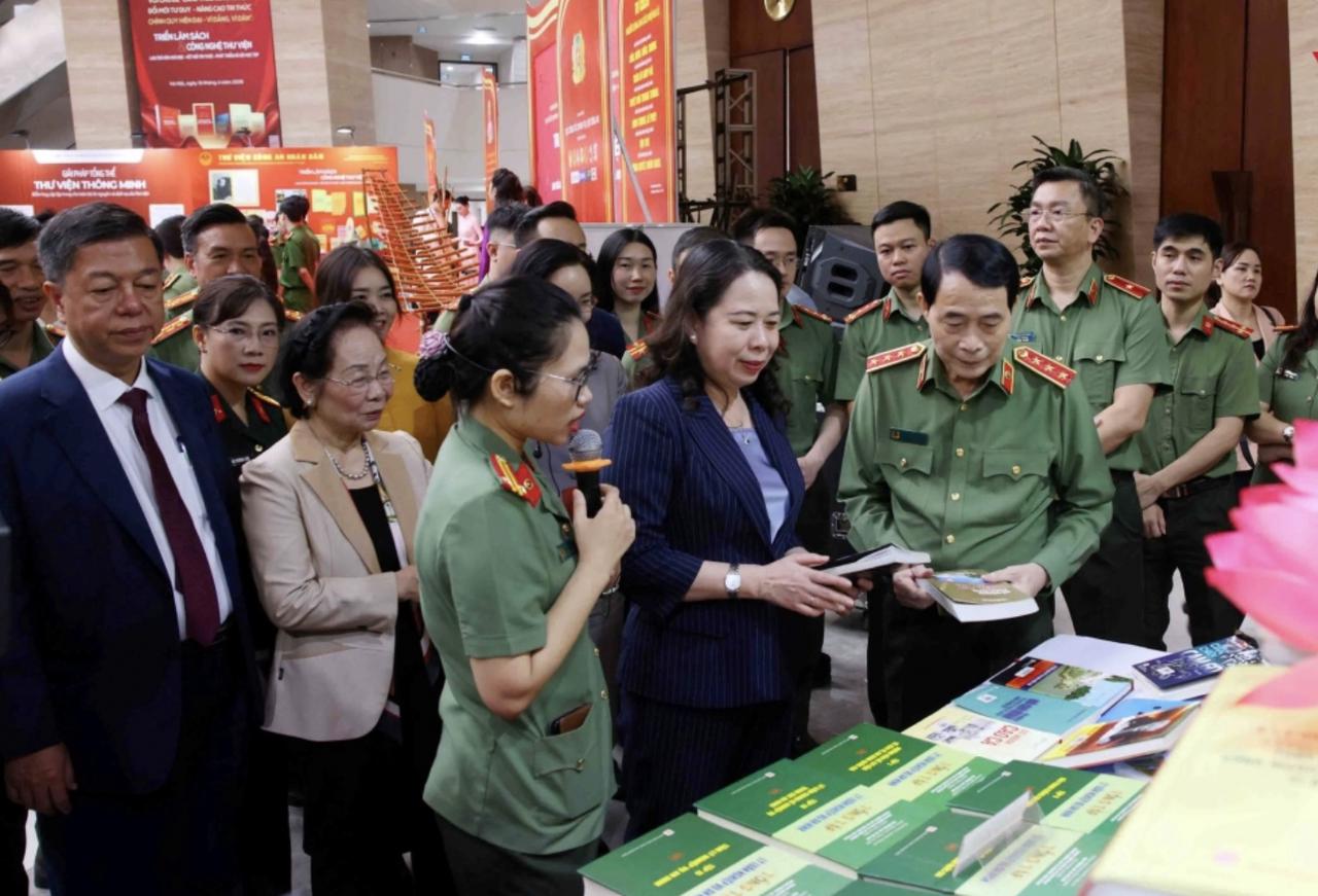 Khai mạc Ngày sách và phát động phong trào đọc sách trong Công an nhân dân