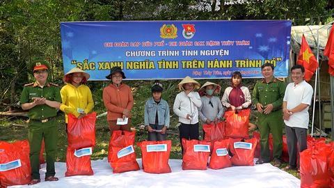 Về nguồn "Sắc xanh trên hành trình đỏ"