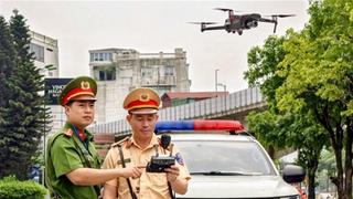 Cảnh sát bay Flycam kết hợp "mắt thần AI" xử lý dừng, đỗ xe sai quy định