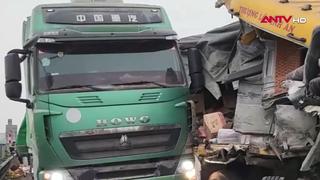 Va chạm giữa xe tải và xe đầu kéo trên cao tốc làm 1 người tử vong