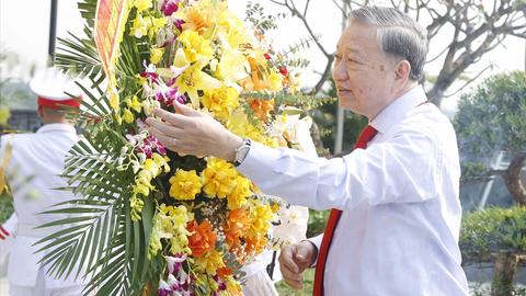 Tổng Bí thư, Chủ tịch nước Tô Lâm dâng hương tưởng niệm Tổng Bí thư Hà Huy Tập