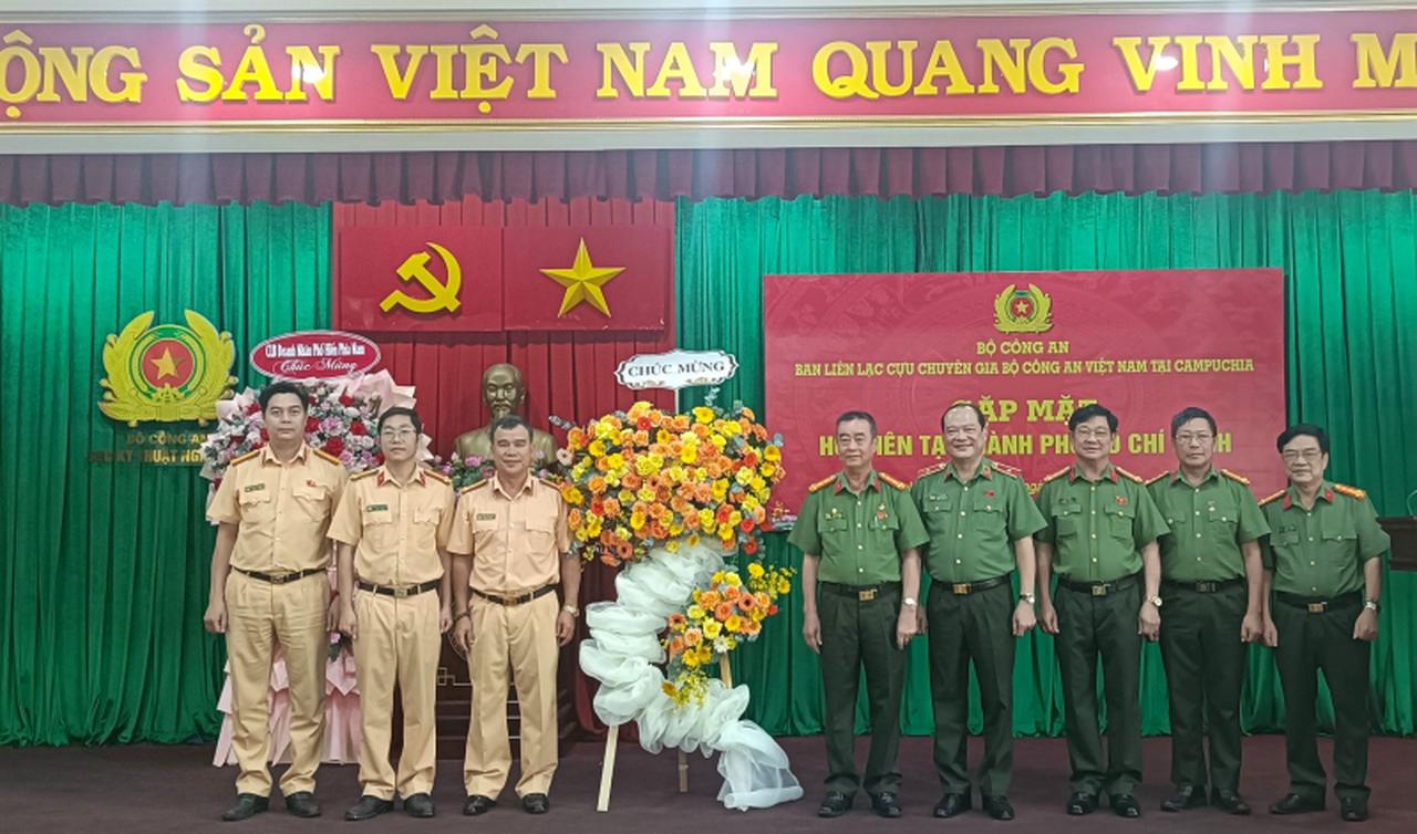 Gặp mặt Ban liên lạc cựu chuyên gia Bộ Công an Việt Nam tại Campuchia