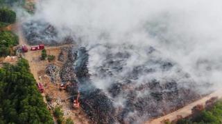 Tiếp tục khống chế đám cháy bãi rác 2 ha tại Nghệ An