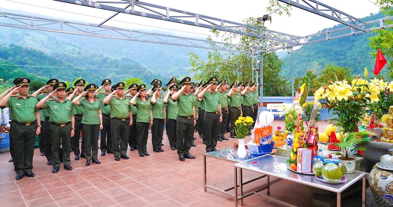 Cụm thi đua số 2 Bộ Công an sinh hoạt chính trị tại Tuyên Quang