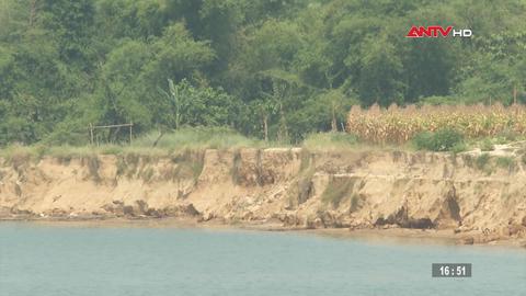 Người dân mất đất sản xuất vì sạt lở bờ sông Thu Bồn