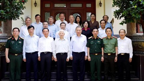 Tổng Bí thư, Chủ tịch nước Tô Lâm thăm các đồng chí nguyên lãnh đạo Đảng, Nhà nước