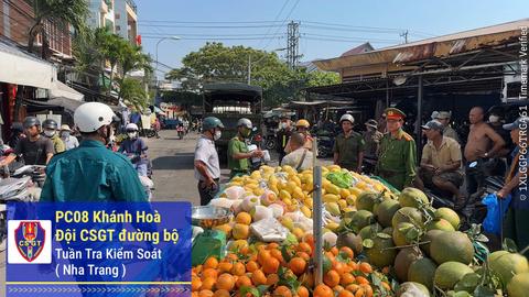 Ra quân lập lại trật tự đô thị, an toàn giao thông khu vực Nha Trang