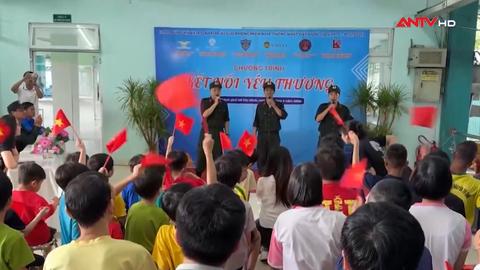 Chiến sĩ Cảnh sát cơ động sẻ chia những hoàn cảnh trẻ em khó khăn