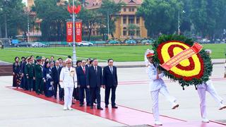 Lãnh đạo Đảng, Nhà nước, Bộ Công an vào Lăng viếng Chủ tịch Hồ Chí Minh
