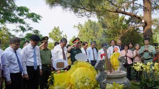 Tổng Bí thư, Chủ tịch nước Tô Lâm dâng hương tưởng niệm Đại tướng Võ Nguyên Giáp