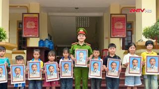 Gieo mầm yêu nước qua những bức chân dung Bác Hồ trao tặng thiếu nhi