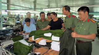 Giải pháp nào nâng cao đời sống cho công nhân lao động trong CAND?