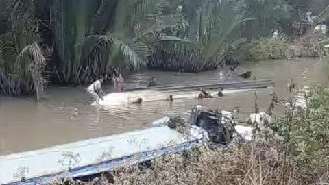 Lật vỏ lãi ở Cà Mau, 6 khách du lịch rơi xuống sông