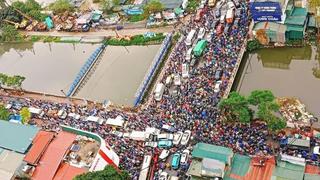 Người dân phố cổ tìm cách thích ứng khi đổi xe điện