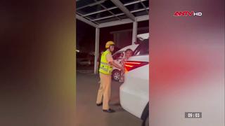 CSGT hỗ trợ đưa thanh niên nghi đột quỵ đi cấp cứu