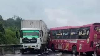 Va chạm liên hoàn gây ùn tắc cục bộ trên cao tốc Nội Bài – Lào Cai