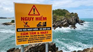 Cảnh báo đuối nước mùa du lịch biển