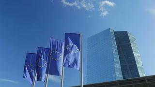 ECB cảnh báo khả năng sớm điều chỉnh lãi suất