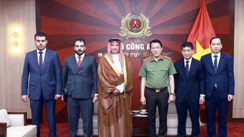  Đại tướng Lương Tam Quang tiếp Đại sứ Vương quốc Saudi Arabia