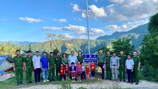 “Ấm tình biên giới” - thắp sáng nghĩa tình nơi biên cương Tổ quốc