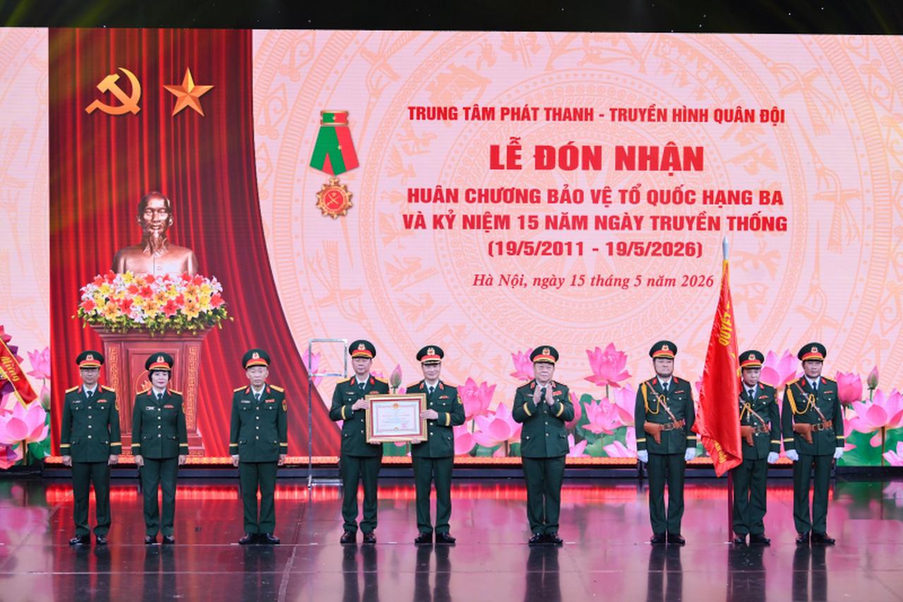 Trung tâm Phát thanh - Truyền hình Quân đội đón nhận Huân chương Bảo vệ Tổ quốc hạng Ba