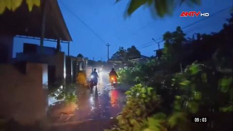 Đắk Lắk: Mưa gió kinh hoàng, nhiều nhà dân tốc mái
