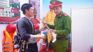 Lan tỏa ý thức chấp hành pháp luật tại ngày hội “Vì bình yên bản làng”