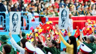 ÁNH SÁNG HỒ CHÍ MINH SOI ĐƯỜNG CHO CHÚNG TA ĐI