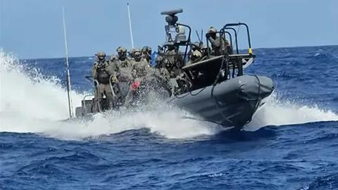 Israel bắt đầu trục xuất các nhà hoạt động trong đoàn tàu tới Gaza 